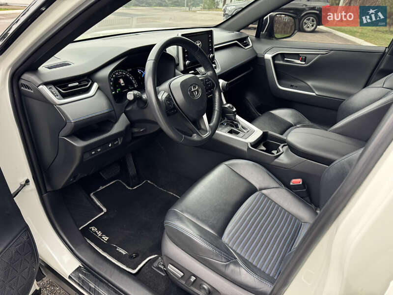 Внедорожник / Кроссовер Toyota RAV4 2018 в Киеве фото 36 Внедорожник / Кроссовер Toyota RAV4 2018 в Киеве