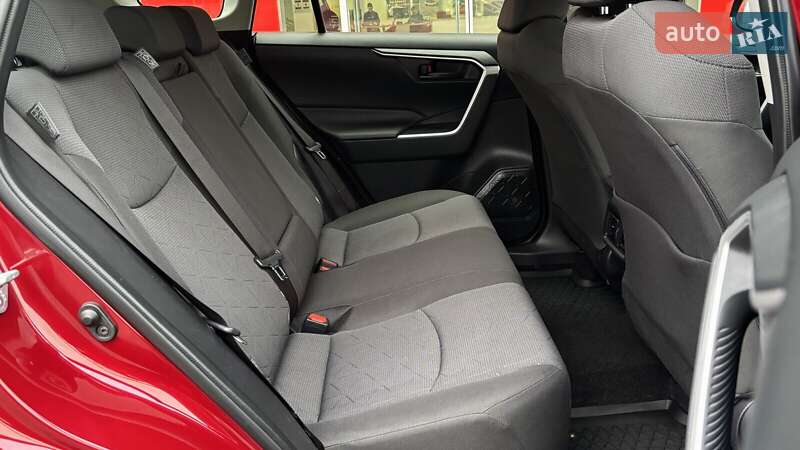 Внедорожник / Кроссовер Toyota RAV4 2019 в Кривом Роге