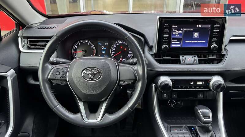 Внедорожник / Кроссовер Toyota RAV4 2019 в Кривом Роге