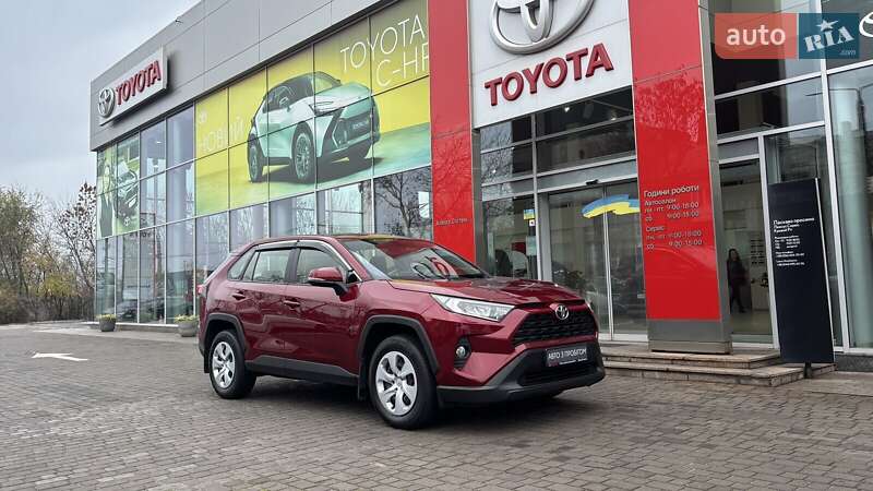 Внедорожник / Кроссовер Toyota RAV4 2019 в Кривом Роге