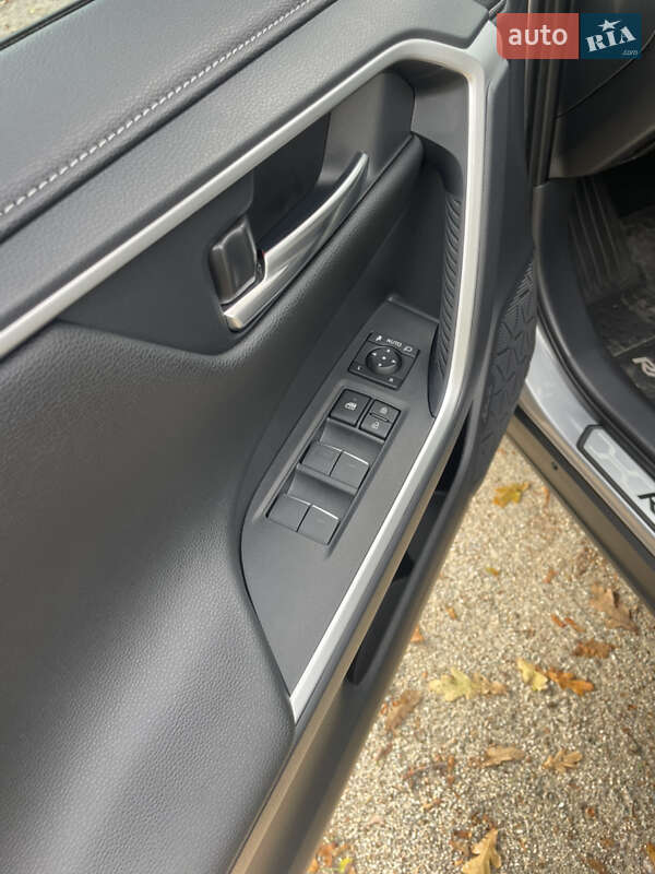 Позашляховик / Кросовер Toyota RAV4 2024 в Кропивницькому фото 11 Позашляховик / Кросовер Toyota RAV4 2024 в Кропивницькому