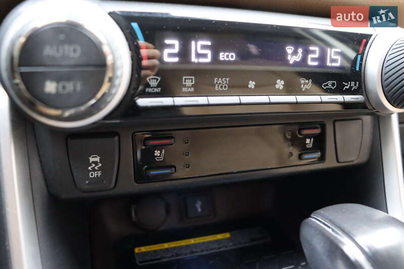 Позашляховик / Кросовер Toyota RAV4 2020 в Львові фото 28 Позашляховик / Кросовер Toyota RAV4 2020 в Львові