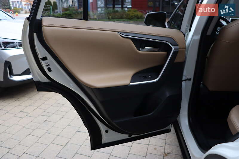 Позашляховик / Кросовер Toyota RAV4 2020 в Львові фото 33 Позашляховик / Кросовер Toyota RAV4 2020 в Львові