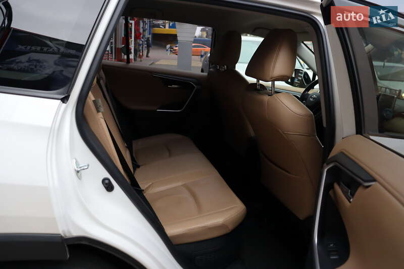 Позашляховик / Кросовер Toyota RAV4 2020 в Львові фото 43 Позашляховик / Кросовер Toyota RAV4 2020 в Львові