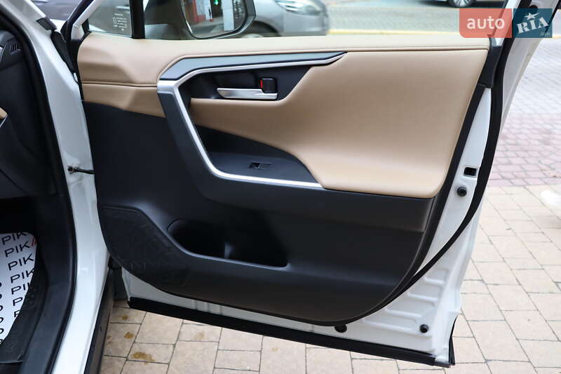 Позашляховик / Кросовер Toyota RAV4 2020 в Львові фото 48 Позашляховик / Кросовер Toyota RAV4 2020 в Львові