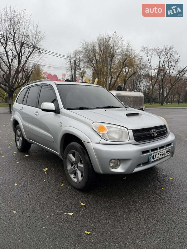 Внедорожник / Кроссовер Toyota RAV4 2005 в Харькове