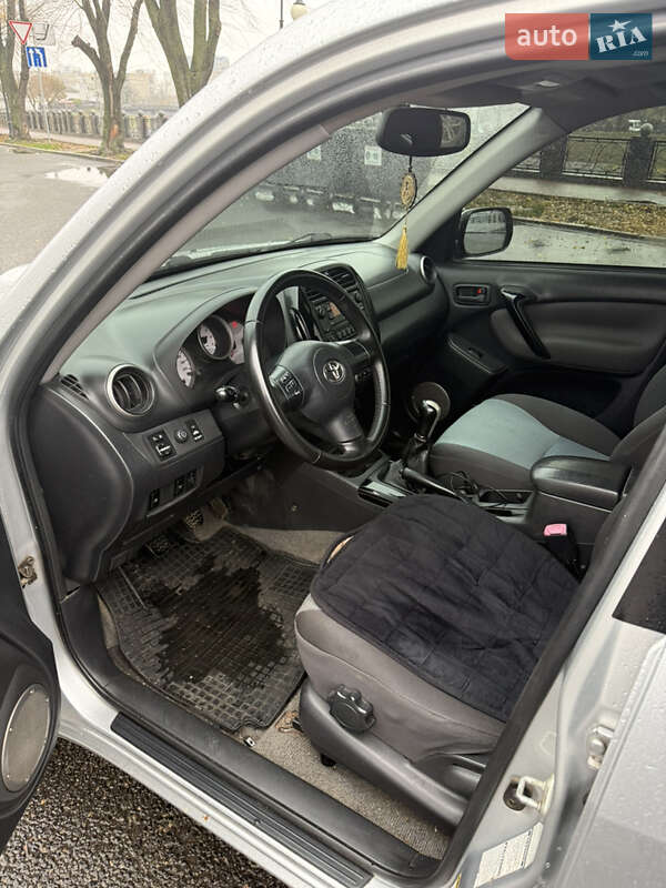 Внедорожник / Кроссовер Toyota RAV4 2005 в Харькове