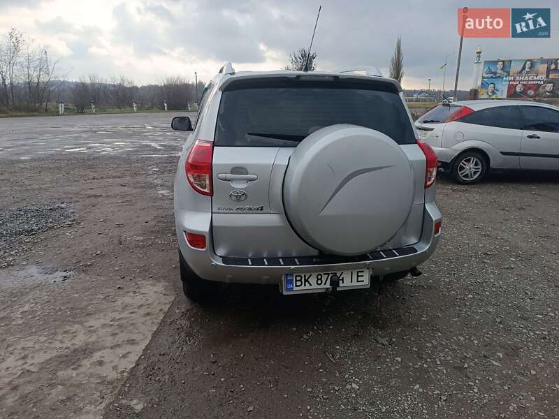 Внедорожник / Кроссовер Toyota RAV4 2007 в Шумске