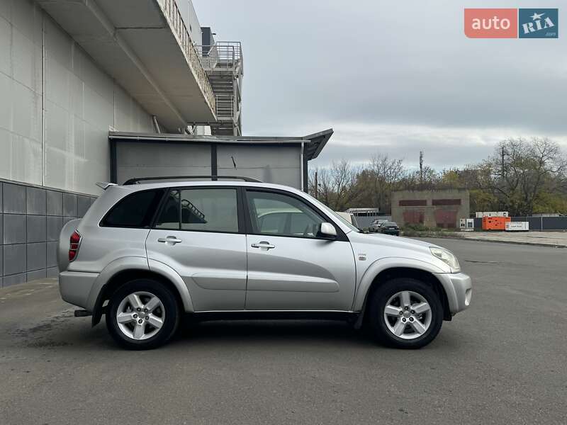 Позашляховик / Кросовер Toyota RAV4 2004 в Одесі