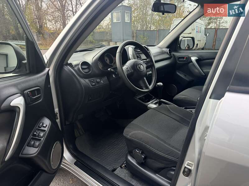Позашляховик / Кросовер Toyota RAV4 2004 в Одесі