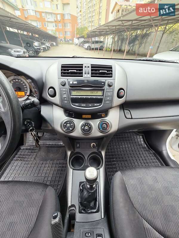 Внедорожник / Кроссовер Toyota RAV4 2010 в Одессе фото 3 Внедорожник / Кроссовер Toyota RAV4 2010 в Одессе
