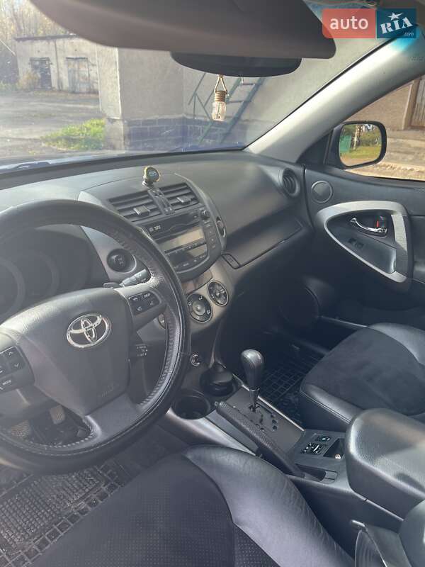 Внедорожник / Кроссовер Toyota RAV4 2011 в Богородчанах