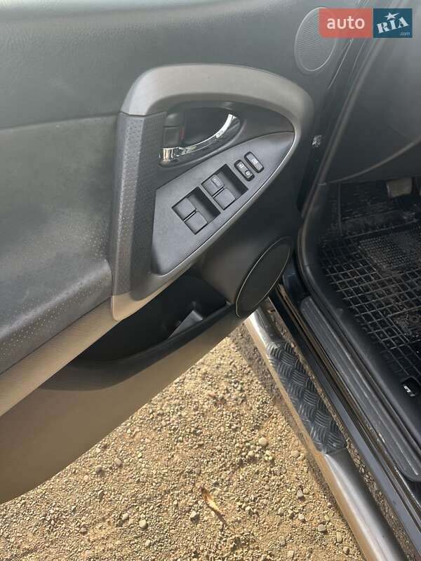 Внедорожник / Кроссовер Toyota RAV4 2011 в Богородчанах