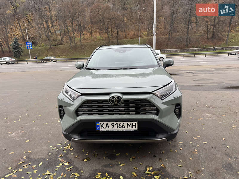 Внедорожник / Кроссовер Toyota RAV4 2023 в Киеве