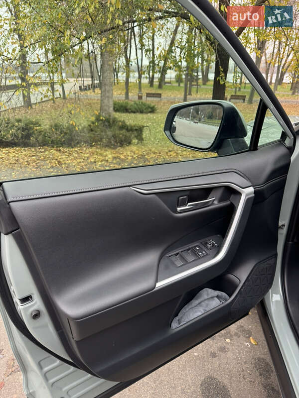 Внедорожник / Кроссовер Toyota RAV4 2023 в Киеве