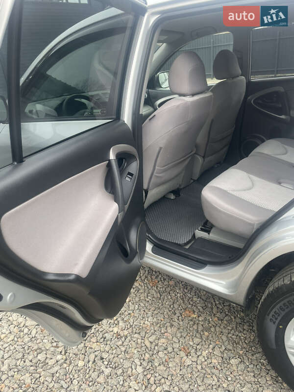 Внедорожник / Кроссовер Toyota RAV4 2008 в Коростене