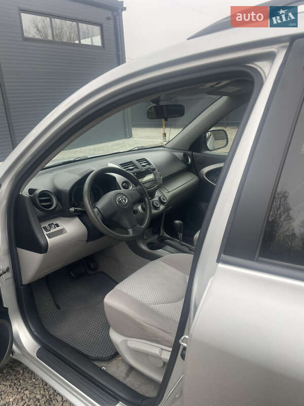 Внедорожник / Кроссовер Toyota RAV4 2008 в Коростене