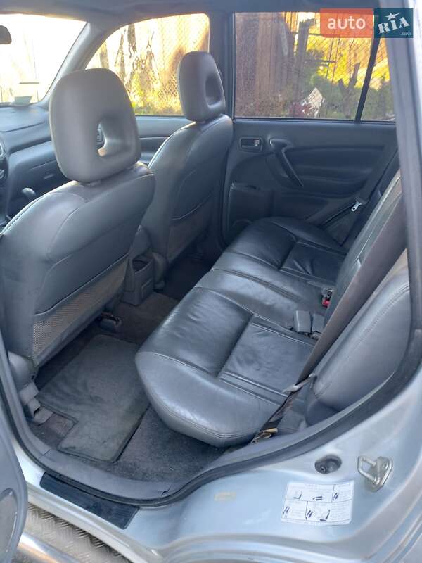 Внедорожник / Кроссовер Toyota RAV4 2001 в Стрые