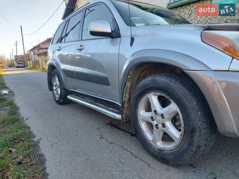 Внедорожник / Кроссовер Toyota RAV4 2001 в Стрые