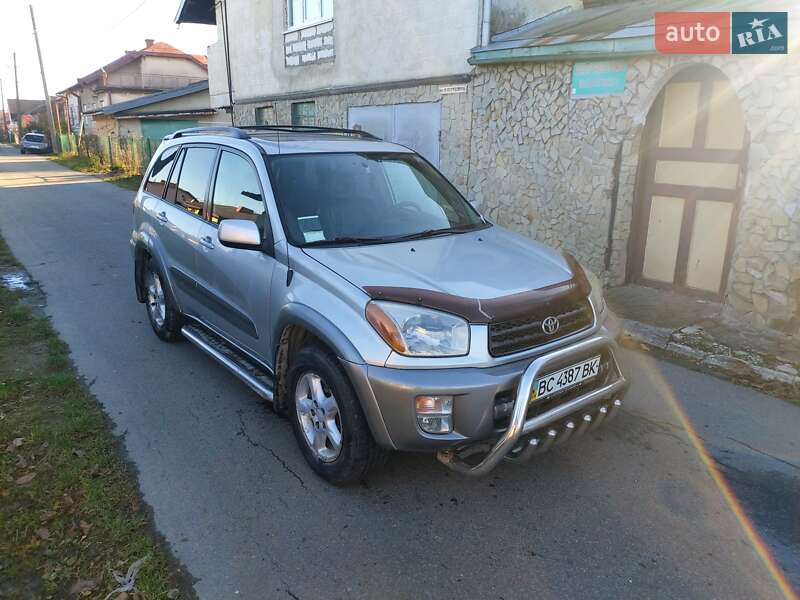 Внедорожник / Кроссовер Toyota RAV4 2001 в Стрые