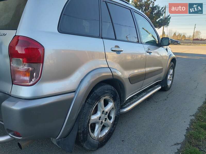 Внедорожник / Кроссовер Toyota RAV4 2001 в Стрые