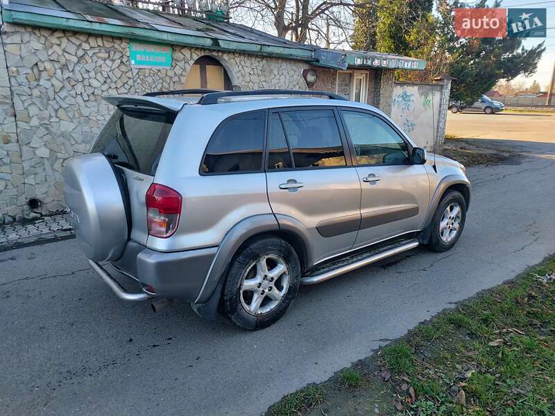Внедорожник / Кроссовер Toyota RAV4 2001 в Стрые