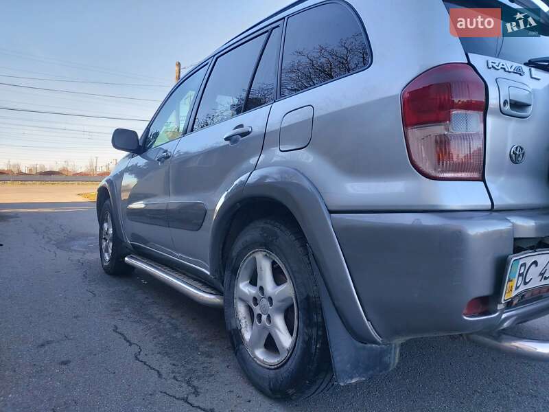 Внедорожник / Кроссовер Toyota RAV4 2001 в Стрые