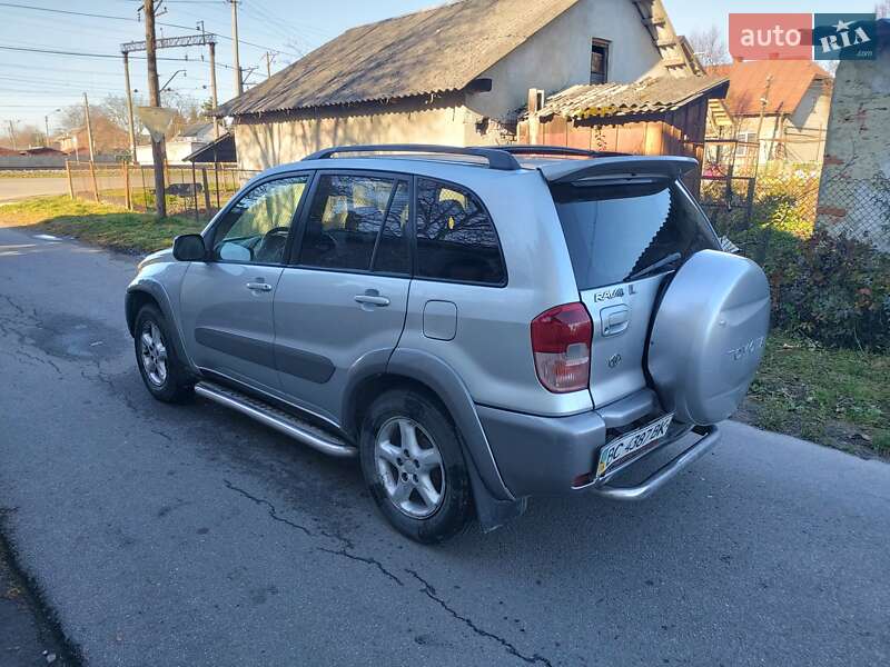 Внедорожник / Кроссовер Toyota RAV4 2001 в Стрые