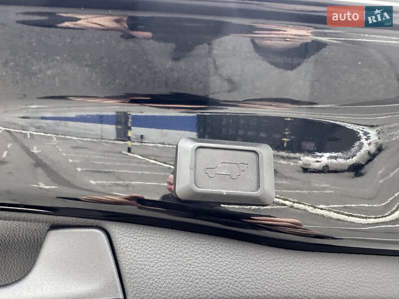 Позашляховик / Кросовер Toyota RAV4 2020 в Києві