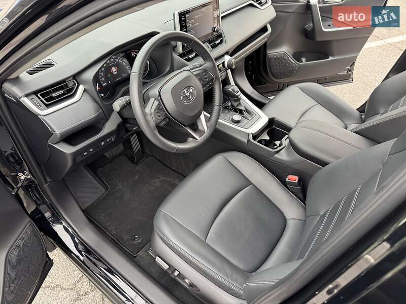 Позашляховик / Кросовер Toyota RAV4 2020 в Києві