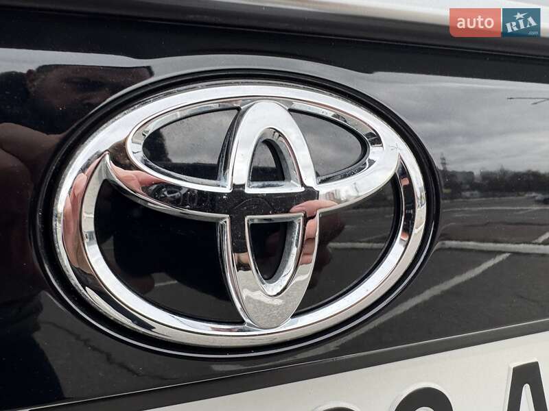 Позашляховик / Кросовер Toyota RAV4 2020 в Києві