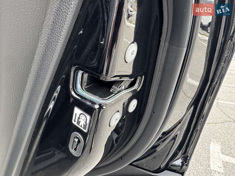 Позашляховик / Кросовер Toyota RAV4 2020 в Києві