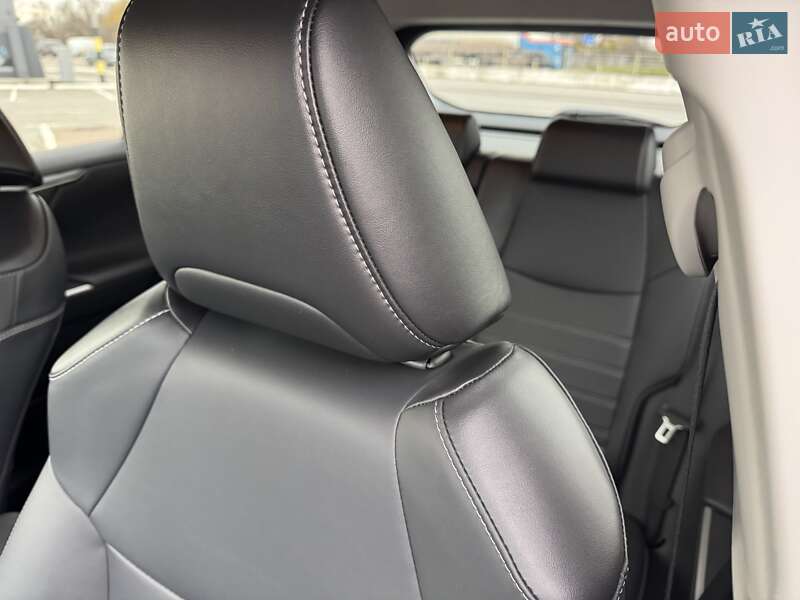 Позашляховик / Кросовер Toyota RAV4 2020 в Києві