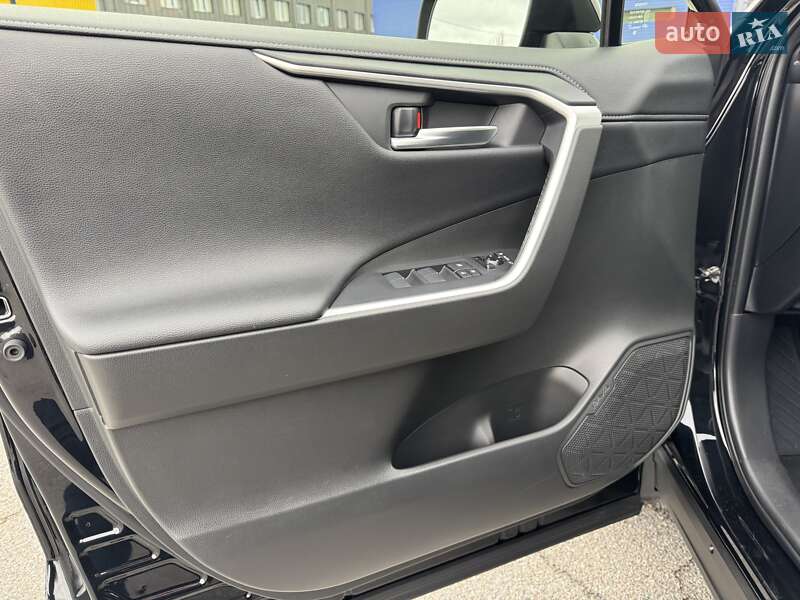 Позашляховик / Кросовер Toyota RAV4 2020 в Києві