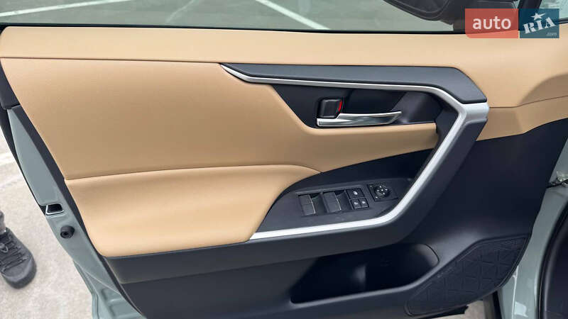 Внедорожник / Кроссовер Toyota RAV4 2022 в Киеве