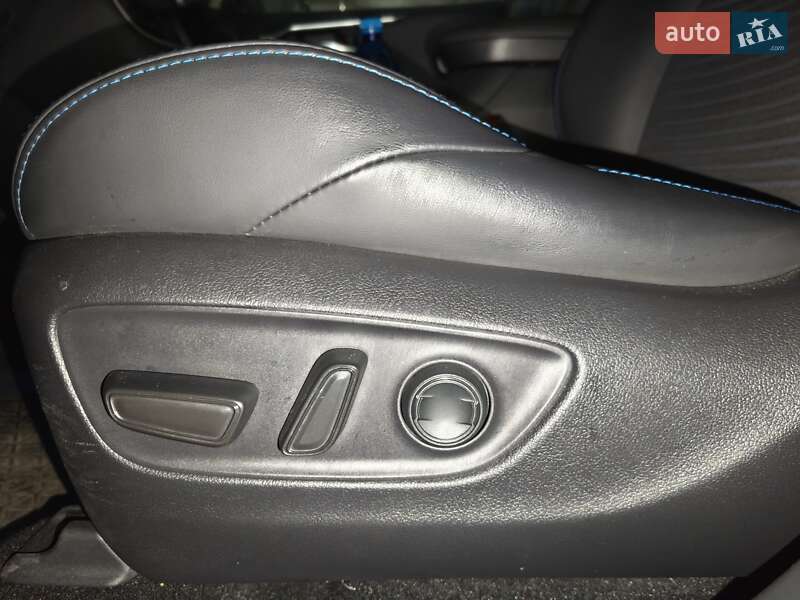 Внедорожник / Кроссовер Toyota RAV4 2019 в Киеве фото 27 Внедорожник / Кроссовер Toyota RAV4 2019 в Киеве