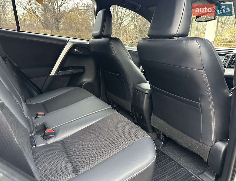 Внедорожник / Кроссовер Toyota RAV4 2016 в Киеве