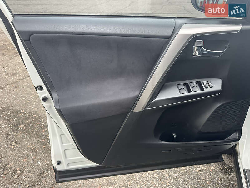 Внедорожник / Кроссовер Toyota RAV4 2016 в Киеве фото 15 Внедорожник / Кроссовер Toyota RAV4 2016 в Киеве