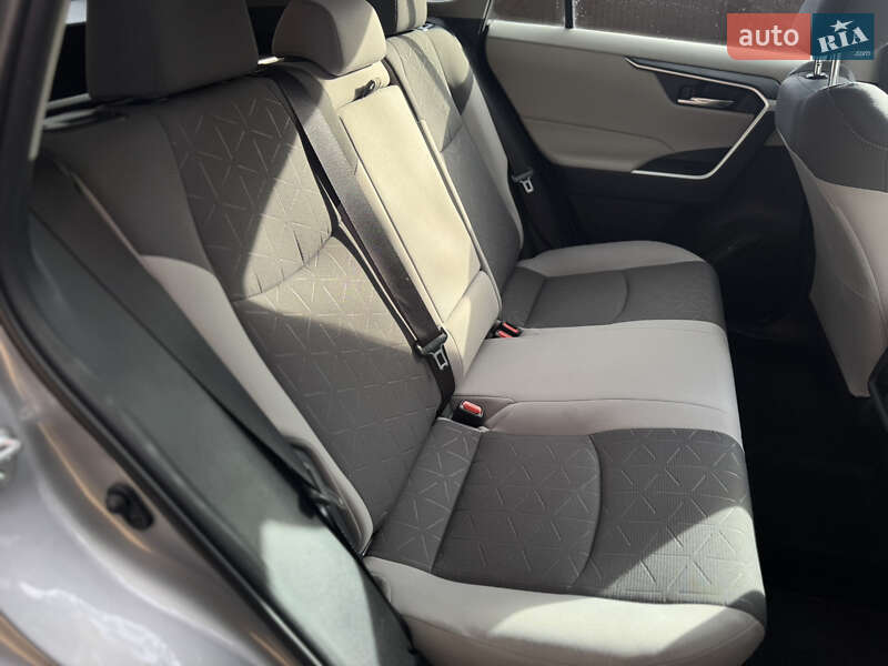 Внедорожник / Кроссовер Toyota RAV4 2019 в Киеве