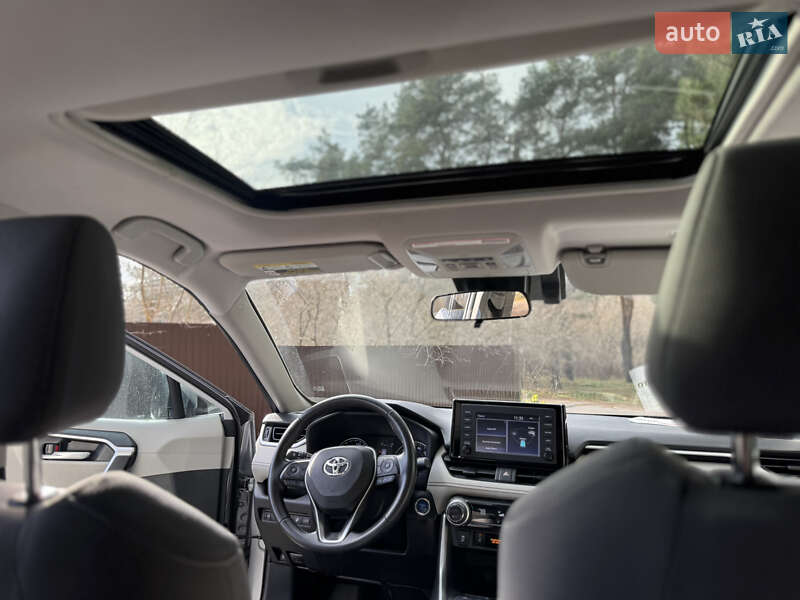 Внедорожник / Кроссовер Toyota RAV4 2019 в Киеве