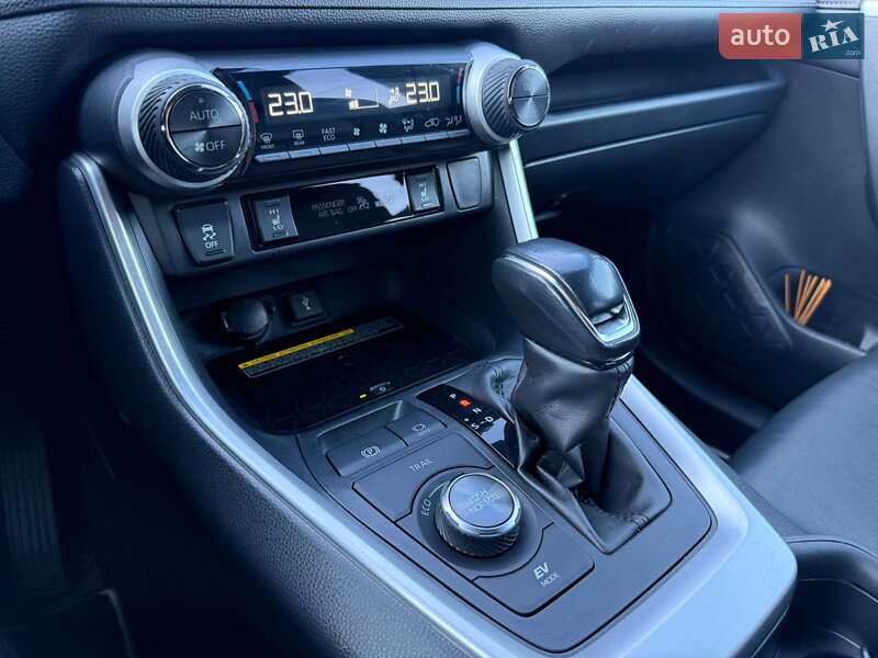 Позашляховик / Кросовер Toyota RAV4 2020 в Одесі