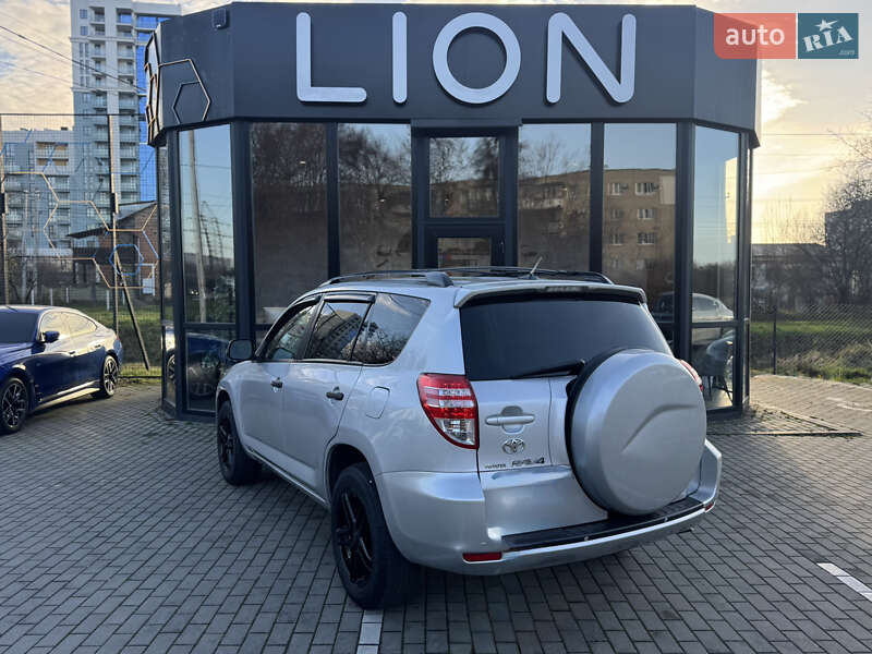 Позашляховик / Кросовер Toyota RAV4 2009 в Львові