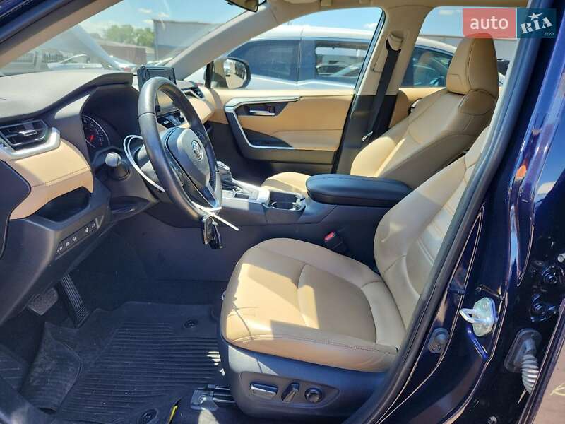 Внедорожник / Кроссовер Toyota RAV4 2021 в Черновцах