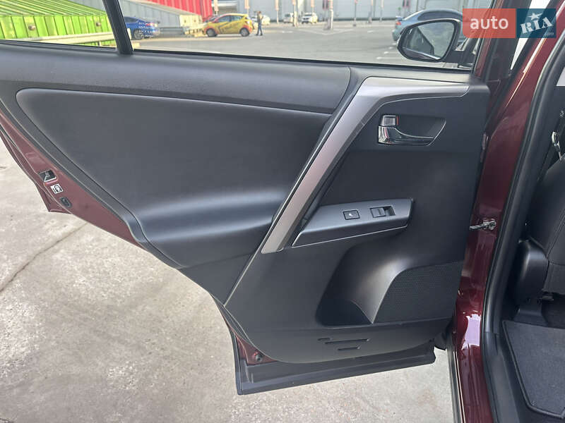 Внедорожник / Кроссовер Toyota RAV4 2017 в Киеве