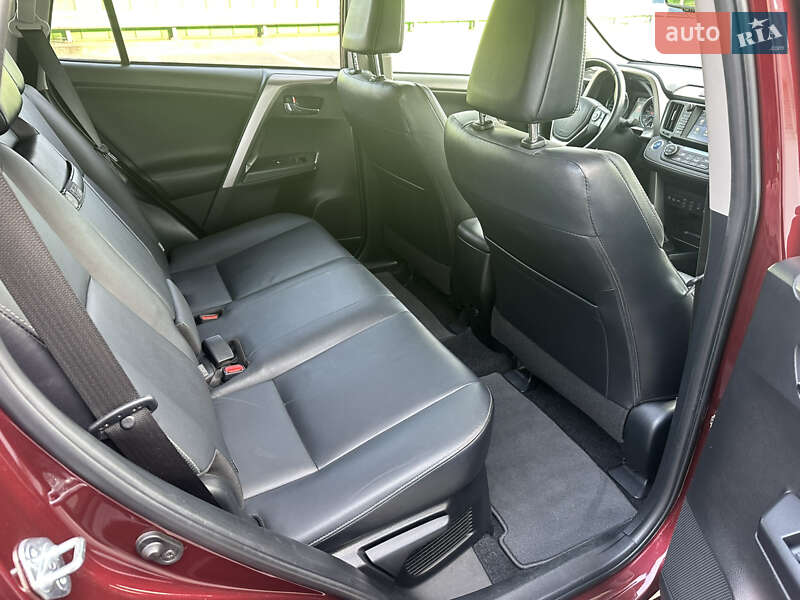 Внедорожник / Кроссовер Toyota RAV4 2017 в Киеве