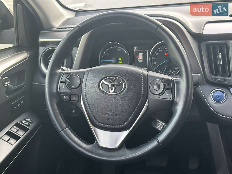 Внедорожник / Кроссовер Toyota RAV4 2017 в Киеве
