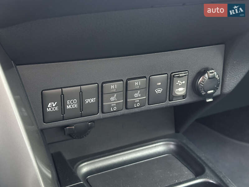 Внедорожник / Кроссовер Toyota RAV4 2017 в Киеве