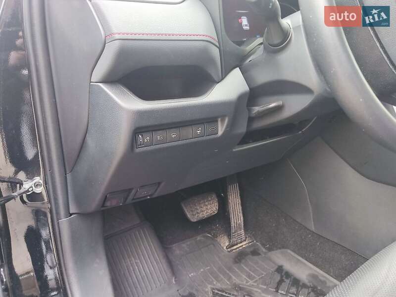 Внедорожник / Кроссовер Toyota RAV4 2019 в Киеве