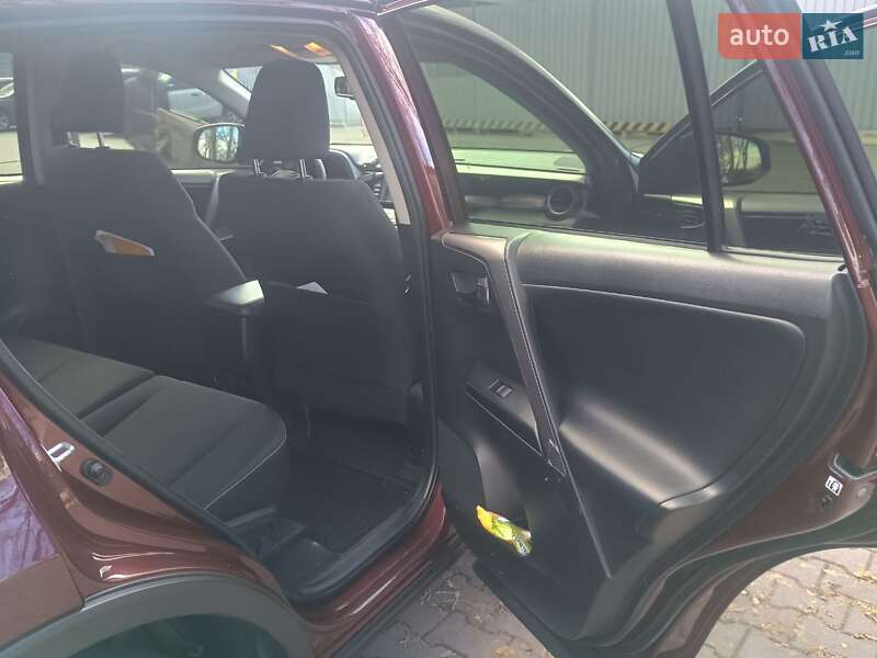 Позашляховик / Кросовер Toyota RAV4 2017 в Олександрії фото 7 Позашляховик / Кросовер Toyota RAV4 2017 в Олександрії