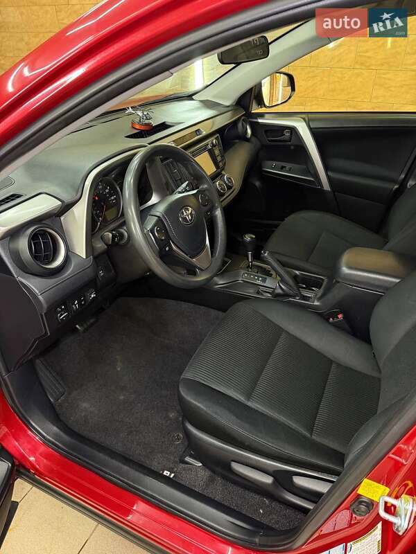 Позашляховик / Кросовер Toyota RAV4 2016 в Харкові